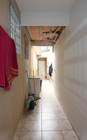Casa à venda com 100m², 2 quartos e 1 vagaCorredor externo
