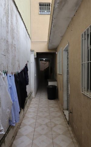 Casa à venda com 100m², 2 quartos e 1 vagaCorredor externo