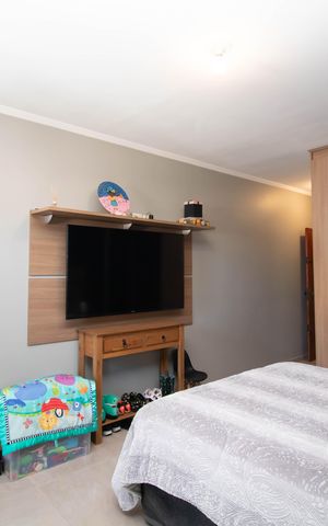 Casa à venda com 150m², 3 quartos e 3 vagas Casa à venda com 150m², 3 quartos e 3 vagasSuíte