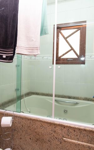 Casa à venda com 150m², 3 quartos e 3 vagas Casa à venda com 150m², 3 quartos e 3 vagasBanheiro da Suíte