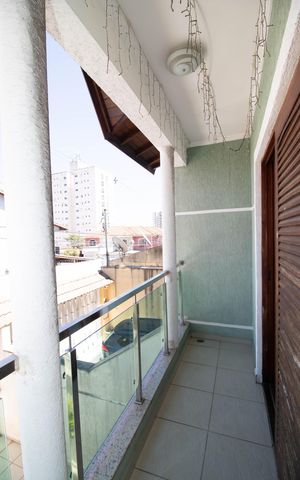 Casa à venda com 150m², 3 quartos e 3 vagas Casa à venda com 150m², 3 quartos e 3 vagasVaranda da Suíte