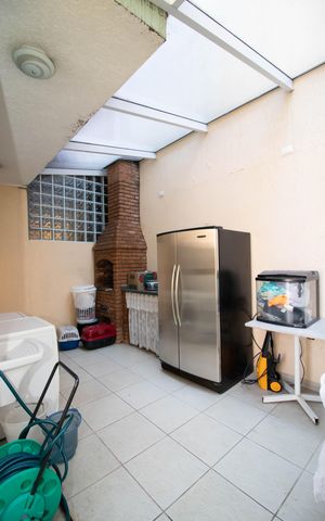 Casa à venda com 150m², 3 quartos e 3 vagas Casa à venda com 150m², 3 quartos e 3 vagasÁrea de Serviço / Churrasqueira