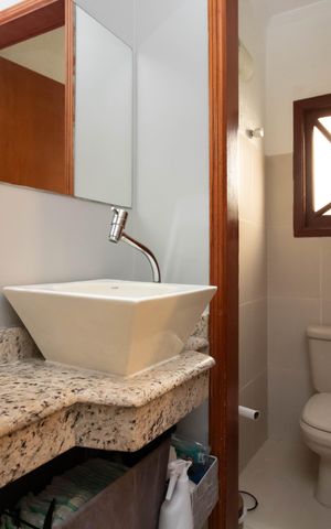 Casa à venda com 150m², 3 quartos e 3 vagas Casa à venda com 150m², 3 quartos e 3 vagasBanheiro Social
