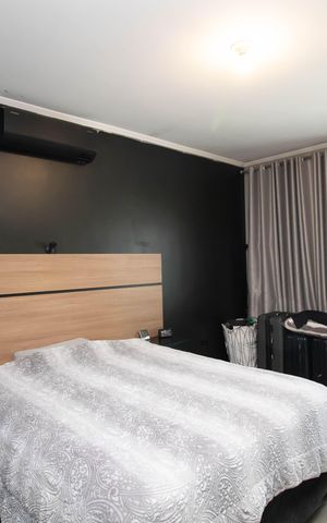 Casa à venda com 150m², 3 quartos e 3 vagas Casa à venda com 150m², 3 quartos e 3 vagasSuíte