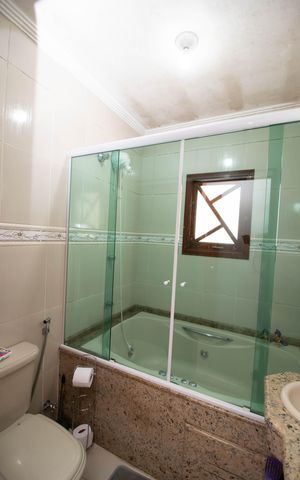 Casa à venda com 150m², 3 quartos e 3 vagas Casa à venda com 150m², 3 quartos e 3 vagasBanheiro da Suíte