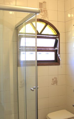 Casa à venda com 400m², 4 quartos e 5 vagasBanheiro 2