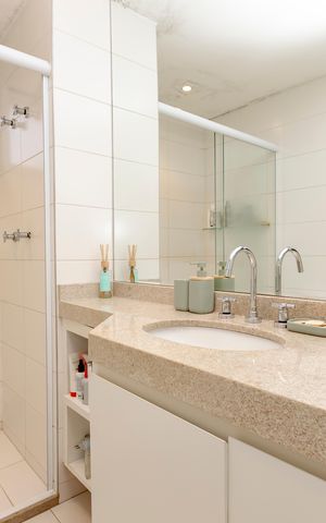 Apartamento à venda com 85m², 2 quartos e 2 vagas Apartamento à venda com 85m², 2 quartos e 2 vagasBanheiro da Suite 1