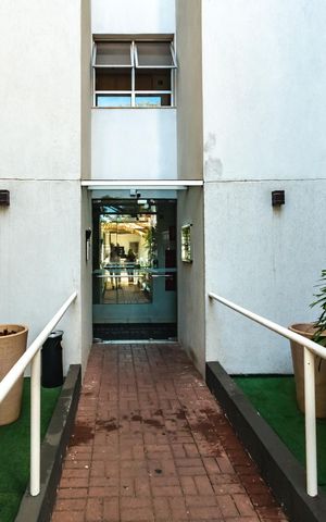 Apartamento à venda com 110m², 3 quartos e 2 vagasFachada da portaria