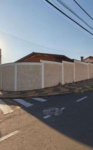 Casa à venda com 199m², 3 quartos e 3 vagasFachada