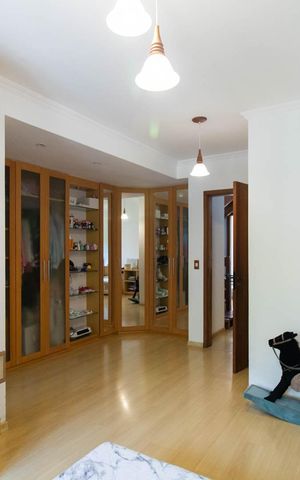 Casa à venda com 230m², 3 quartos e 4 vagasSuíte