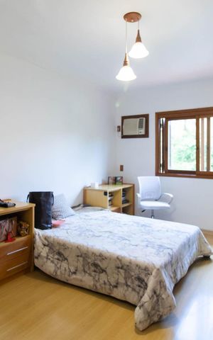 Casa à venda com 230m², 3 quartos e 4 vagasSuíte