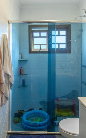 Casa à venda com 230m², 3 quartos e 4 vagasBanheiro da Suíte