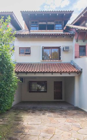 Casa à venda com 230m², 3 quartos e 4 vagasFachada