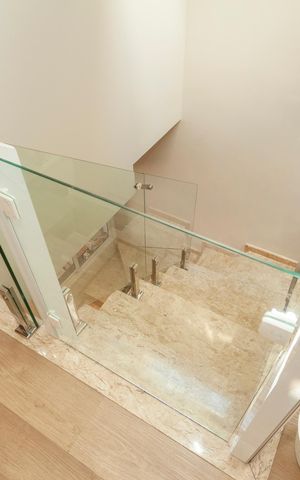 Casa à venda com 120m², 3 quartos e 2 vagasEscada