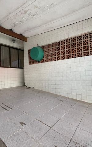 Casa à venda com 250m², 2 quartos e 3 vagas Casa à venda com 250m², 2 quartos e 3 vagasGaragem