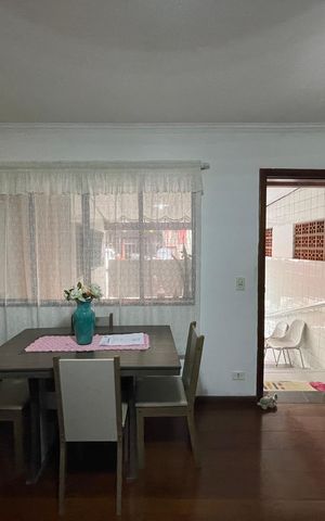 Casa à venda com 250m², 2 quartos e 3 vagas Casa à venda com 250m², 2 quartos e 3 vagasSala