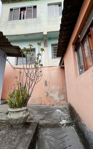 Casa à venda com 250m², 2 quartos e 3 vagas Casa à venda com 250m², 2 quartos e 3 vagasQuintal