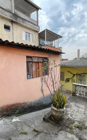 Casa à venda com 250m², 2 quartos e 3 vagas Casa à venda com 250m², 2 quartos e 3 vagasQuintal