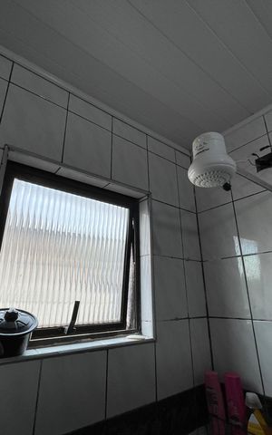 Casa à venda com 250m², 2 quartos e 3 vagas Casa à venda com 250m², 2 quartos e 3 vagasBanheiro Social