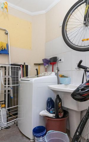 Casa de condomínio à venda com 53m², 3 quartos e 1 vagaÁrea de Serviço