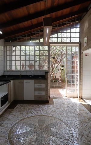 Casa para alugar com 450m², 4 quartos e 4 vagasCozinha