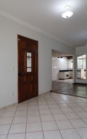 Casa para alugar com 450m², 4 quartos e 4 vagasSala