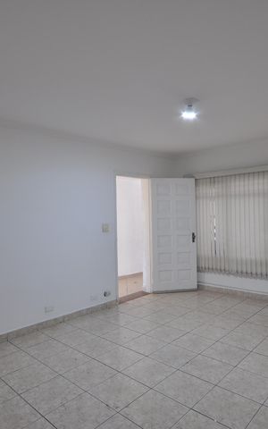 Casa para alugar com 200m², 3 quartos e 2 vagasSala
