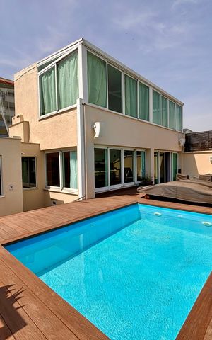 Apartamento para alugar com 180m², 2 quartos e 2 vagas Apartamento para alugar com 180m², 2 quartos e 2 vagasCobertura com vista para o Cristo Redentor