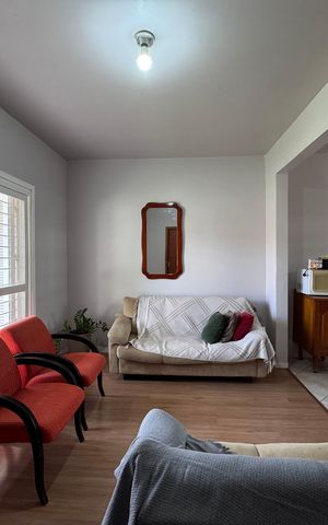 Casa à venda com 100m², 2 quartos e 2 vagas Casa à venda com 100m², 2 quartos e 2 vagasSala