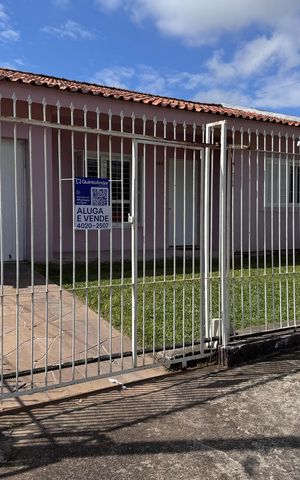 Casa à venda com 100m², 2 quartos e 2 vagas Casa à venda com 100m², 2 quartos e 2 vagasFachada