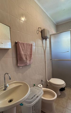 Casa à venda com 100m², 2 quartos e 2 vagas Casa à venda com 100m², 2 quartos e 2 vagasBanheiro