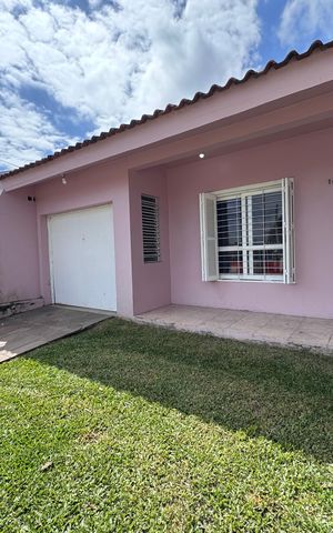 Casa à venda com 100m², 2 quartos e 2 vagas Casa à venda com 100m², 2 quartos e 2 vagasÁrea Externa