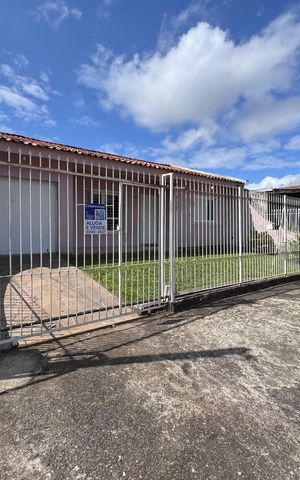 Casa à venda com 100m², 2 quartos e 2 vagas Casa à venda com 100m², 2 quartos e 2 vagasFachada