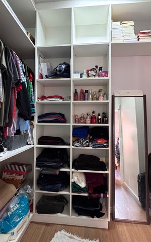 Casa à venda com 100m², 2 quartos e 2 vagas Casa à venda com 100m², 2 quartos e 2 vagasQuarto 1 Closet