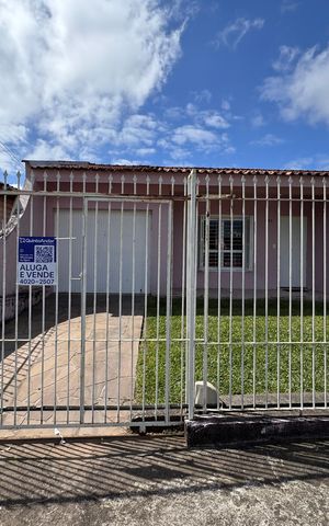 Casa à venda com 100m², 2 quartos e 2 vagas Casa à venda com 100m², 2 quartos e 2 vagasFachada