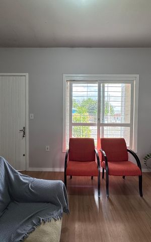 Casa à venda com 100m², 2 quartos e 2 vagas Casa à venda com 100m², 2 quartos e 2 vagasSala