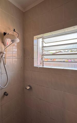 Casa à venda com 100m², 2 quartos e 2 vagas Casa à venda com 100m², 2 quartos e 2 vagasBanheiro