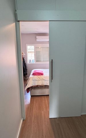 Casa à venda com 100m², 2 quartos e 2 vagas Casa à venda com 100m², 2 quartos e 2 vagasQuarto 1 Closet