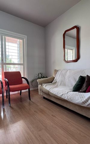 Casa à venda com 100m², 2 quartos e 2 vagas Casa à venda com 100m², 2 quartos e 2 vagasSala