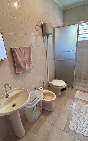 Casa à venda com 100m², 2 quartos e 2 vagas Casa à venda com 100m², 2 quartos e 2 vagasBanheiro