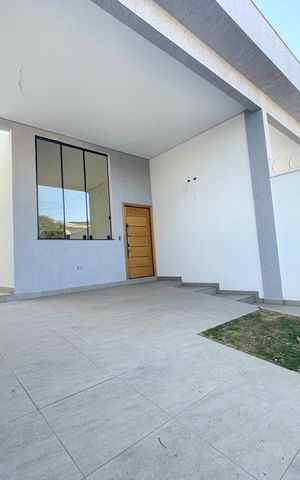 Casa à venda com 130m², 3 quartos e 2 vagasFachada