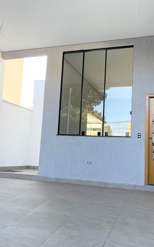Casa à venda com 130m², 3 quartos e 2 vagasFachada