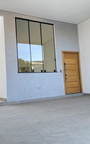 Casa à venda com 130m², 3 quartos e 2 vagasFachada
