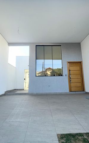 Casa à venda com 130m², 3 quartos e 2 vagasFachada
