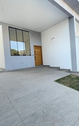 Casa à venda com 130m², 3 quartos e 2 vagasFachada