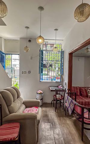 Casa à venda com 280m², 4 quartos e 2 vagas Casa à venda com 280m², 4 quartos e 2 vagasSala