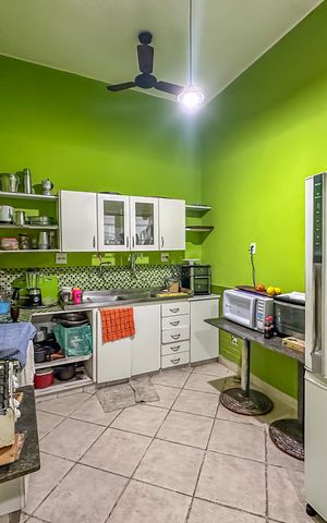 Casa à venda com 280m², 4 quartos e 2 vagas Casa à venda com 280m², 4 quartos e 2 vagasCozinha