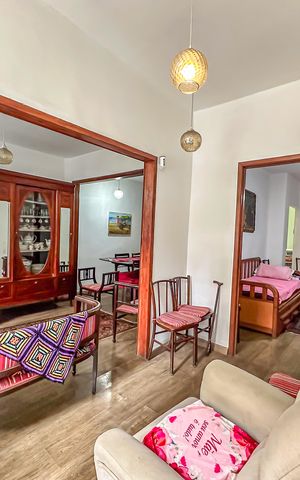 Casa à venda com 280m², 4 quartos e 2 vagas Casa à venda com 280m², 4 quartos e 2 vagasSala