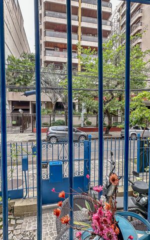 Casa à venda com 280m², 4 quartos e 2 vagas Casa à venda com 280m², 4 quartos e 2 vagasVista Sala