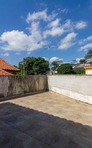 Casa à venda com 100m², 3 quartos e 3 vagas Casa à venda com 100m², 3 quartos e 3 vagasTerraço